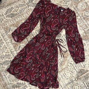 NWT paisley pattern flounce dress with tie waist and cinch sleeves